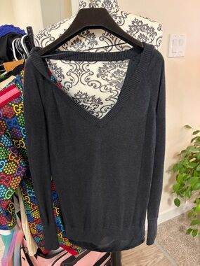 LULULEMON- athletica Black V-Neck Knit Sweater